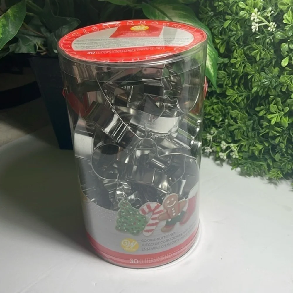 30 Wilton Christmas cookie cutter set